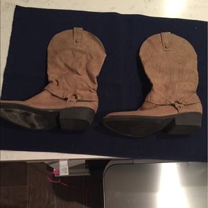 Light tan Rampage boots